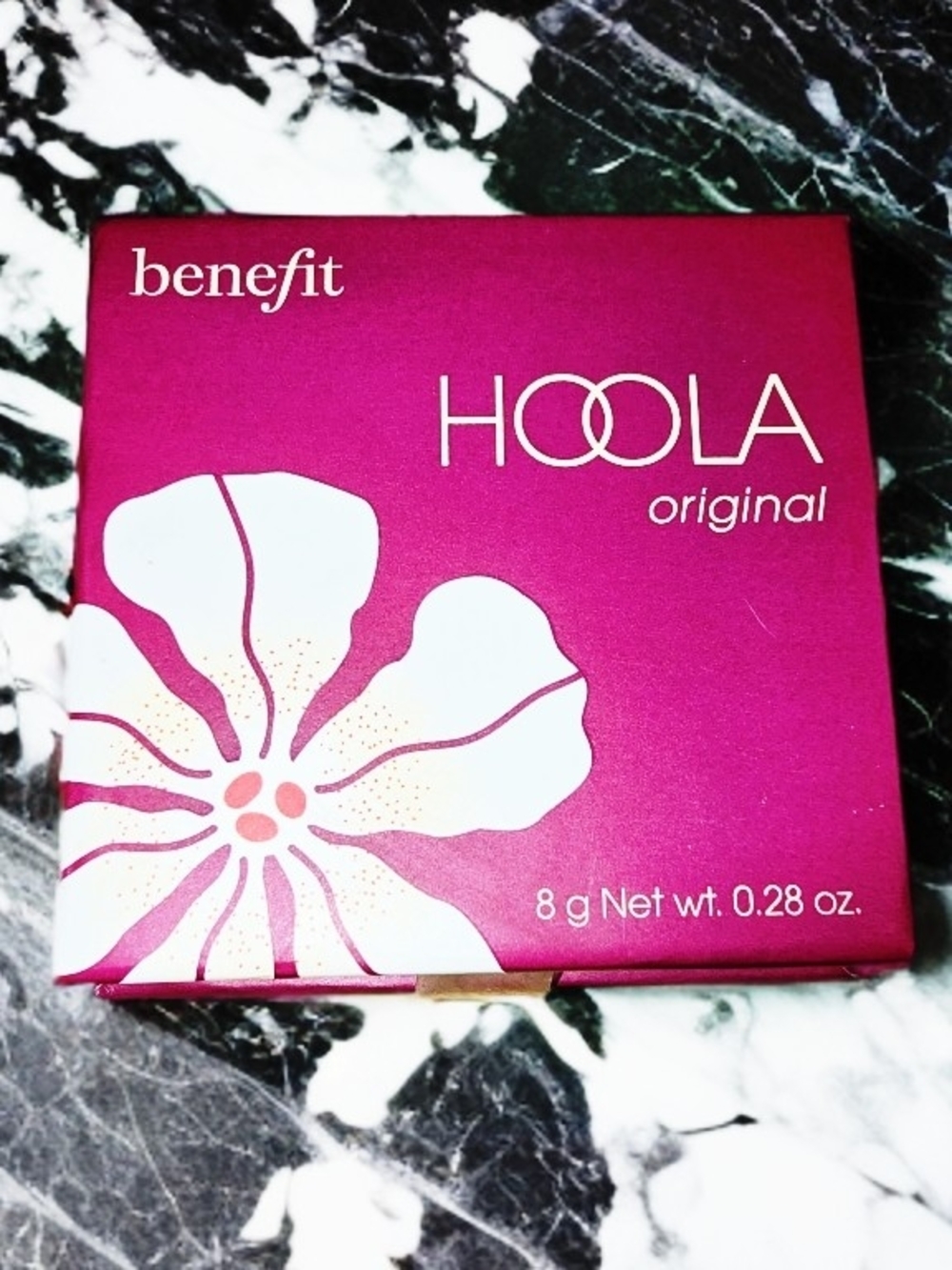 Nothing beats the classic glow of Benefit Hoola Bronzer! ✨ #makeup ☀️🎨✨